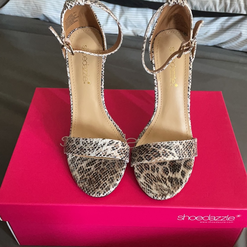 Beautiful Leopard open toe heals - Picture 2 of 7